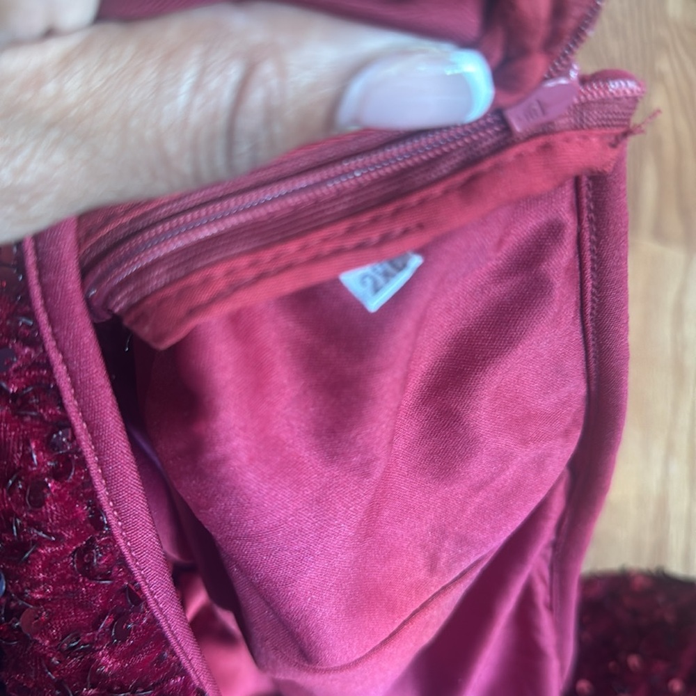 Elegant One Shoulder Burgundy Dress - Picture 4 of 8